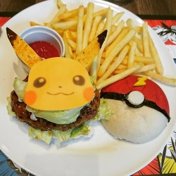 meowrisa:Pikachu burger 🍴