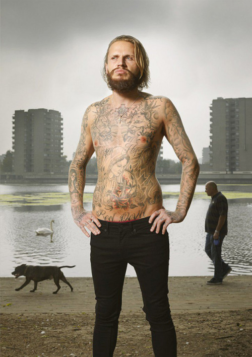 ink-its-art:“What are you hiding under your clothes? These 14 people photographed by Alan Powdrill a