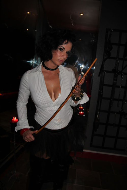 soumis555: sandalsandspankings: Holy smokes that’s an evil looking cane! And by that stare, I&