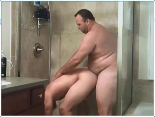 Porn Pics cutecubs:  uberdude:     tu-bear:  http://xhamster.com/movies/812634/big_man_in_the_shower_with_young.html