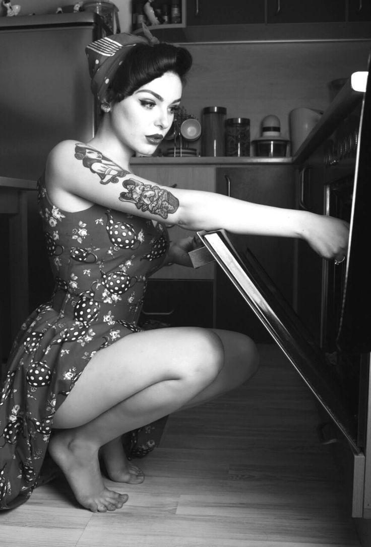 pinupandbeyond:  Miss Psycho cat