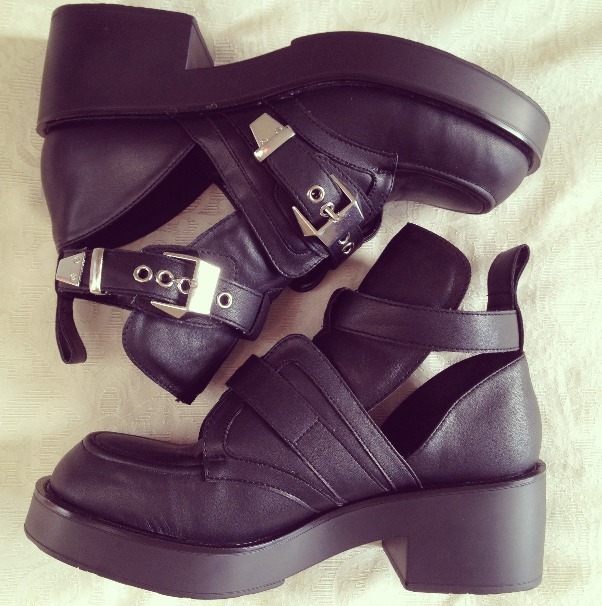 peachista:  flowaah:  my new kicks ✌  those are sick 