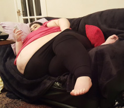 biggurllover55:  porcelainbbw:  This is a picture my boyfriend took showing just how much I spill over our piddly 2 seater couch! Some serious lounging😂🐳   Couch made for one 👍🏻 