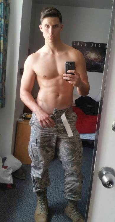 straightdudesexting:  Straight airforce hunk 