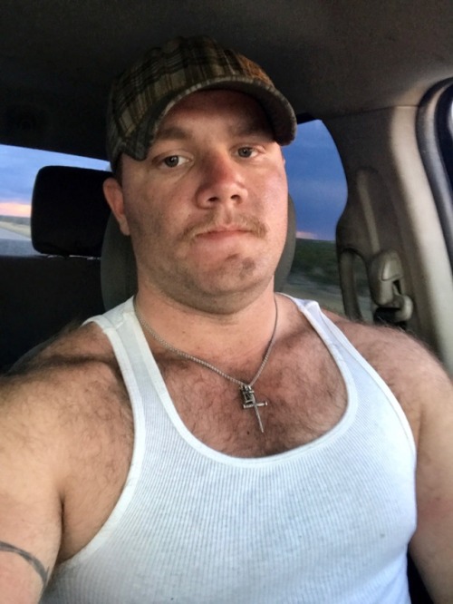 Porn jimbibearfan:  wow - beefy country boy cums photos