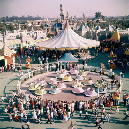 adventurelandia: Disneyland, 1955, photos by Loomis Dean