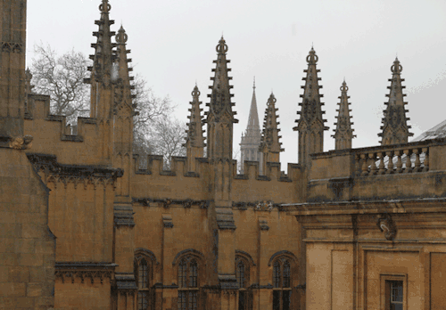 bodleianlibs: Oxford’s dreaming spires are at their dreamiest in the rain.
