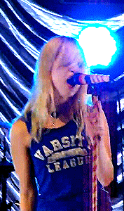 6.5K CELEBRATION: + FAVORITE HAYLEY LOOKS For @ricky-olson