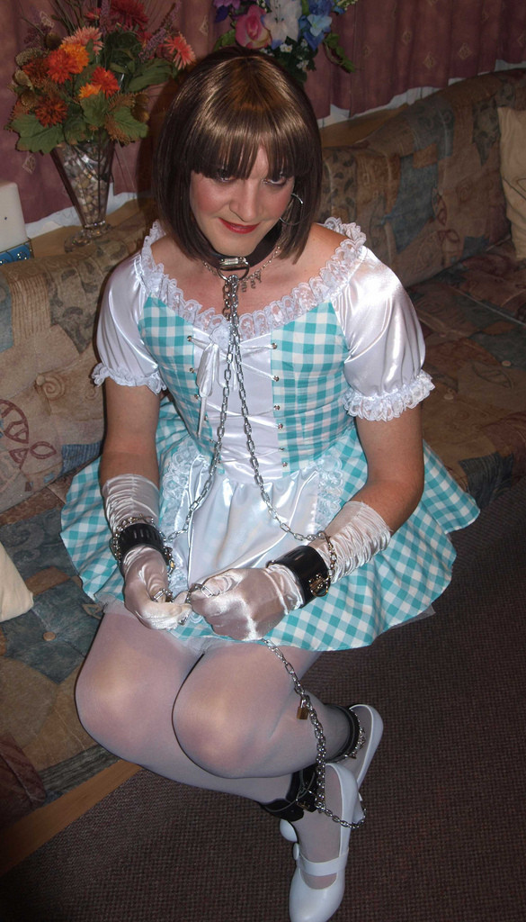 amatcrossdressandtv:  A  lot of beautifull maids !;-)