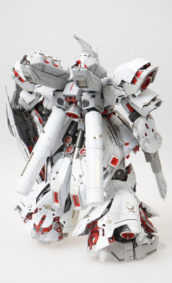 mechaddiction:  GUNDAM GUY: MG 1/100 Sazabi