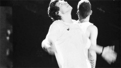 yayhaz:  @Harry_Styles: Girl you’ve been hitting that treadmill like a freak.