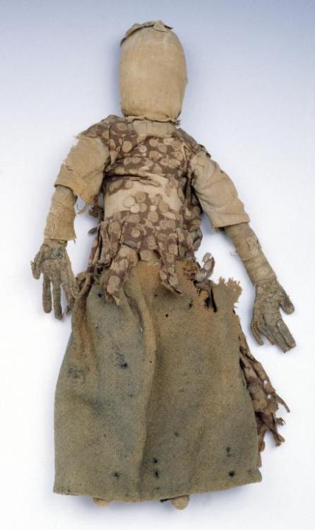 xphaiea:Clarissa Field of Northfield, Massachusetts, was born blind in 1765. This doll was made for 