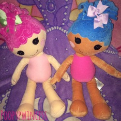 poopypwincess:  I wents to build-a-bear yesterday and made my cute pwincesses Leila and bow 😁😁😁💘💙