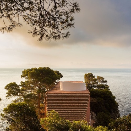 just-good-design:Malaparte house in Capri.Including some photography by Francois Halard.