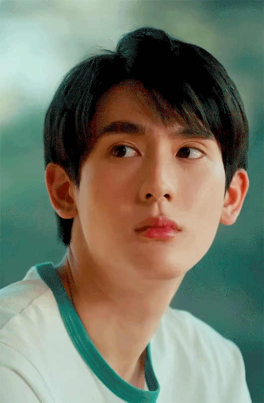 And The Award For Biggest, Beautifulest Eyes And Juiciest, Pinkest Lips Goes To...