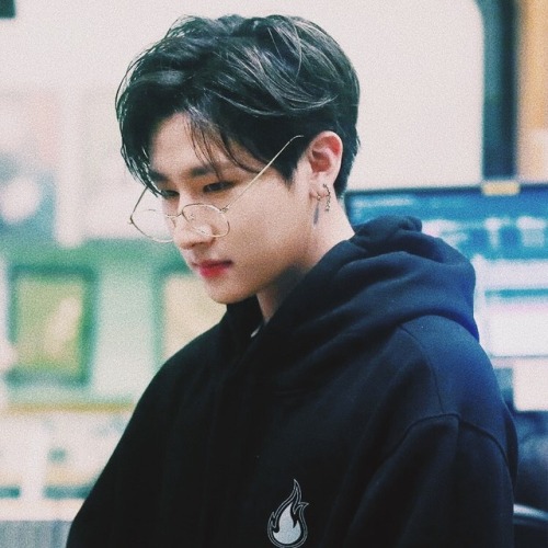 ˗ˏˋ changkyun’s glasses day icons ↷ like or reblog if you save;♡°