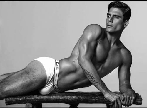 goldmalemodels:  chriscruzism:  Atilio La Madrid by wongsim  GMM ♦