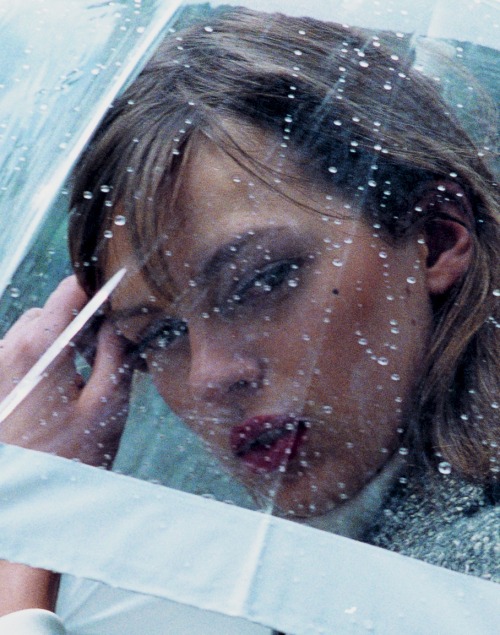 bosconos:  Elise Crombez for Vogue Paris september 2003 by Mikael Jansson