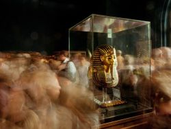 xne:  King Tutankhamen’s Funerary Mask  Photograph by Kenneth Garrett 