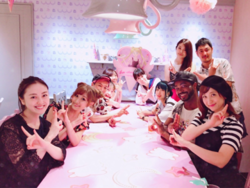 real-life-senshi:Komatsu Ayaka (pgsm!Venus) invited Sawai Miyuu (pgsm!Moon) to Q-Pot cafe’s Sa