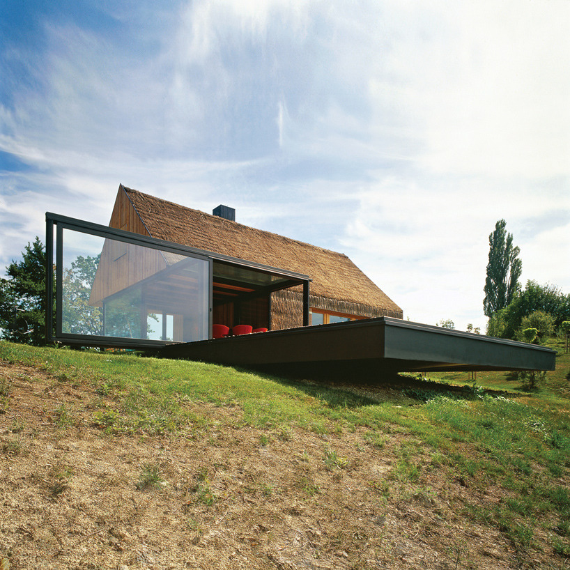 archatlas:       Hiža Proarh   The pre-existing traditional Zagorje cottage is