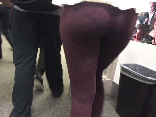 blogdovoyeur:  By   lucysbiggestfan    Voyeur   