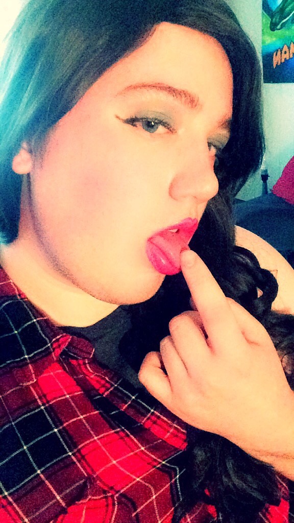 ashleyaurora:  Looking for fun. Who is up for a good fuck? Send me naughty pics.😏🍆👄