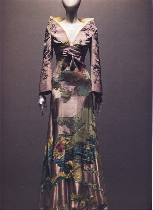 Ensemble‘It’s Only a Game’Spring/Summer 2005Alexander McQueenDress of lilac silk a