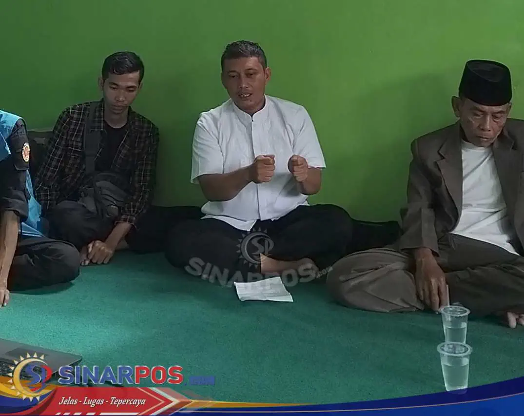 Kades Cipatat Darya Sugangga Hadiri Penanganan Sampah Mandiri Di Sukamanah
