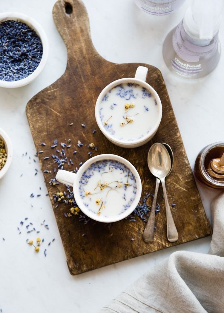 uyesurana:chamomile lavender latte