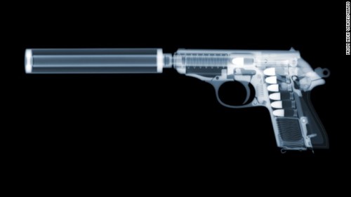 jtalaiver:  Some iconic weapons and machines reveal their innards thanks to Nick Veasey’s X-ray photography.