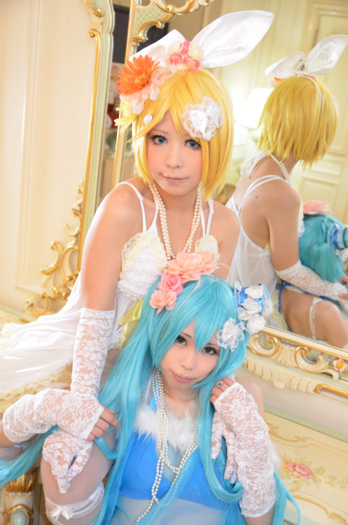 Vocaloid - Miku Hatsune & Rin Kagamine 2HELP US GROW Like,Comment & Share.CosplayJapaneseGirls1.5 - www.facebook.com/CosplayJapaneseGirls1.5CosplayJapaneseGirls2 - www.facebook.com/CosplayJapaneseGirl2tumblr - http://cosplayjapanesegirlsblog.tumbl