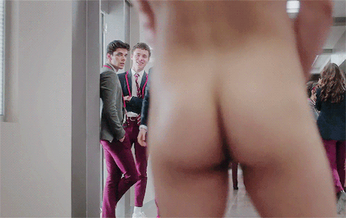 theshitidoisboring:“You wish you had this ass!” Miguel Herrán in ‘Élite’