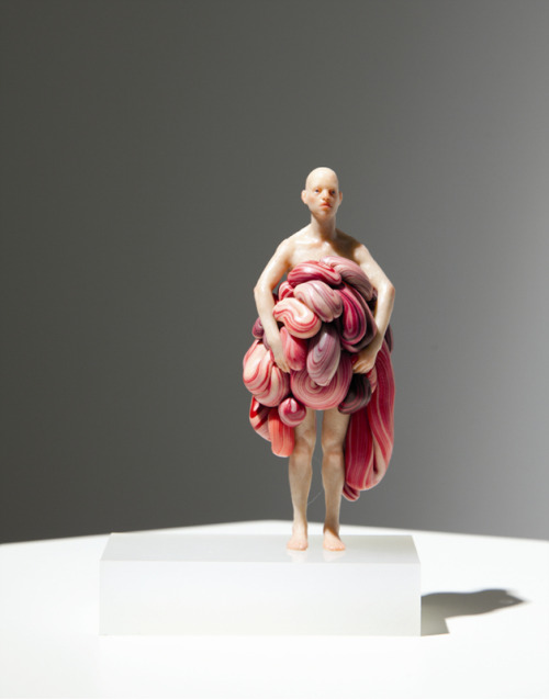 hifructosemag:  myampgoesto11:  Dongwook Lee at Arario Gallery  Whoah! 