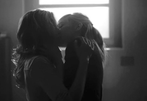 Lesbian Silk