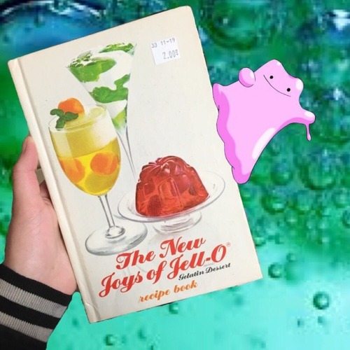 A book full of cringe. • • • #cringe #gross #ditto #r4veapp #afterlight #photoedit #edits #jello #jo