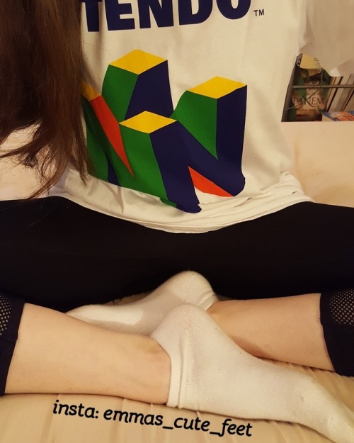 emmas-cute-feet: hy my name is emma - mistress - goddess - german - feet size 38 eu / 6 us - 19yrs. 