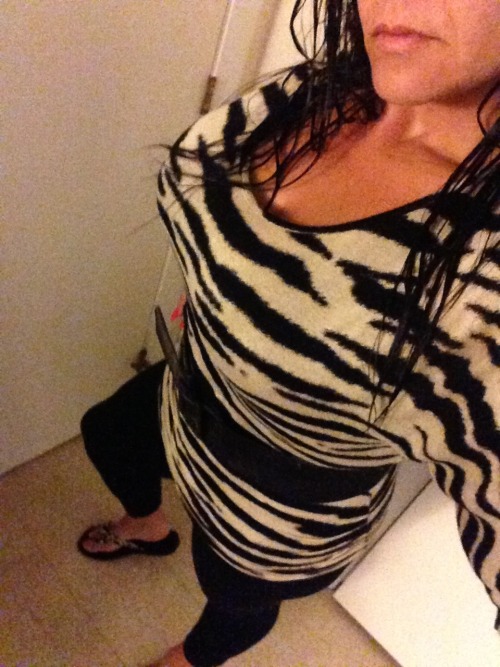 I really love her look very smoking hot sexy horny !!!!