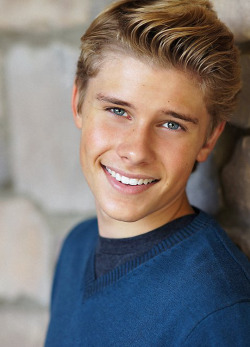 enjoyhotguys:  sweet smile