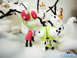 nerdachecakes:  nerdachecakes:  Merry Christmas and Happy Holidays, Everyone! This cake is probably my fav of the entire month- Monsters, cute snowmen AND Invader Zim? Yes, please. The couple wanted this classic Calvin and Hobbes scene, with a special