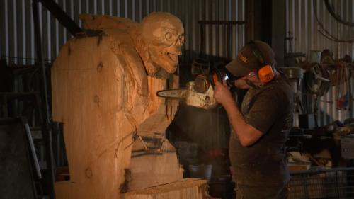 Man sculpts Doom Revenant with chainsaw because it’s the most Doom thing ever