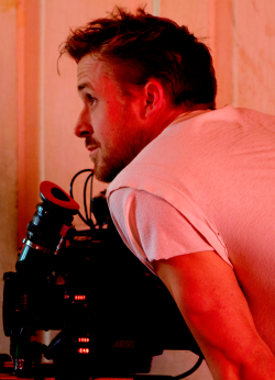 messcine:  Ryan Gosling on the set of Lost