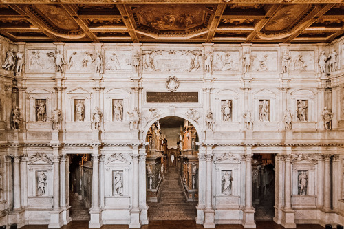 mostlyitaly:Teatro Olimpico (Vicenza, Italy) byGabriele Kahal 