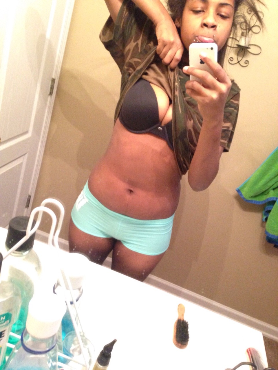 boobsandwolves:  boobsandwolves:  I like to flash people.  40 notes and ill upload