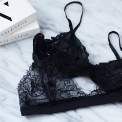 nyu-tah:  I love black lingerie 