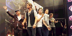 permissiontogoafterhim:  The Avengers: Age of Ultron Comic-Con Cast Signing [x] 