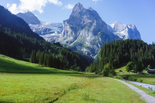 A solo crossing. Meiringen to Lauterbrunnen, Switzerland. August, 2018.aussietramper.com