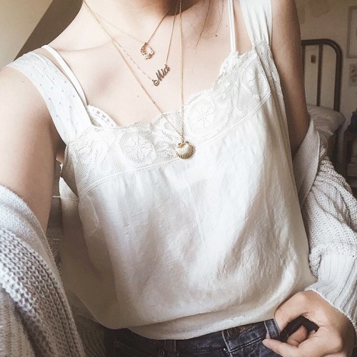 Absolutely obsessed with how buzzflower styled her Seashell Locket Necklace from Jezie Jewelry.