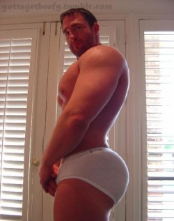 british-beef:  Mm mm round arse