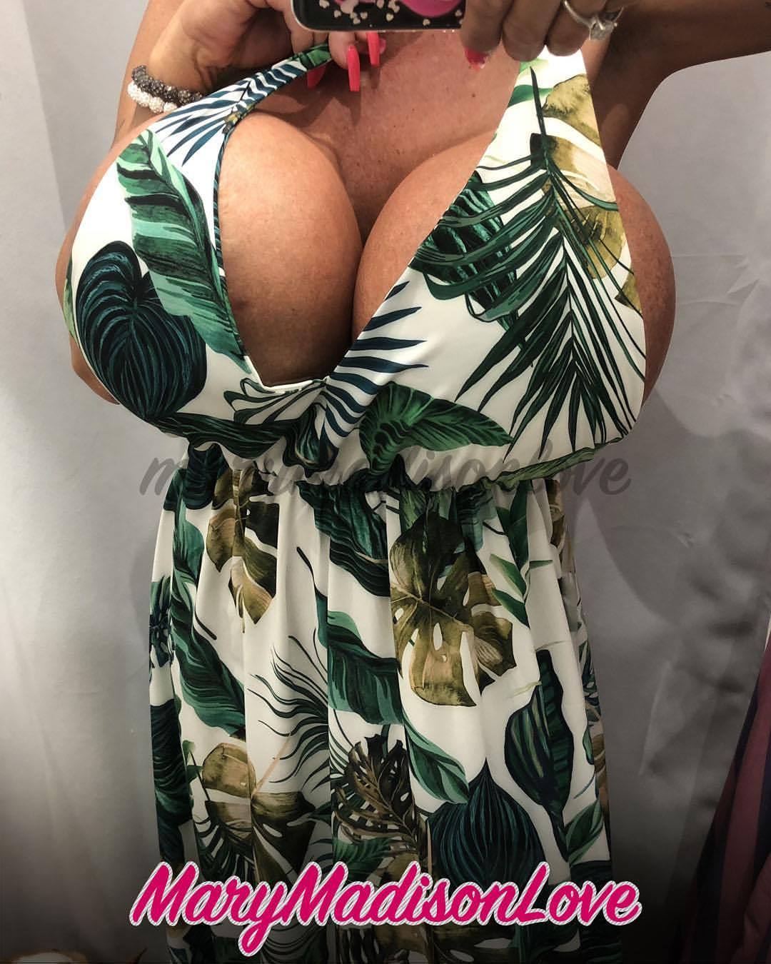 addicted2implants: marymadisonlove:  🌸My twins are demanding in choosing clothes.😒nothing